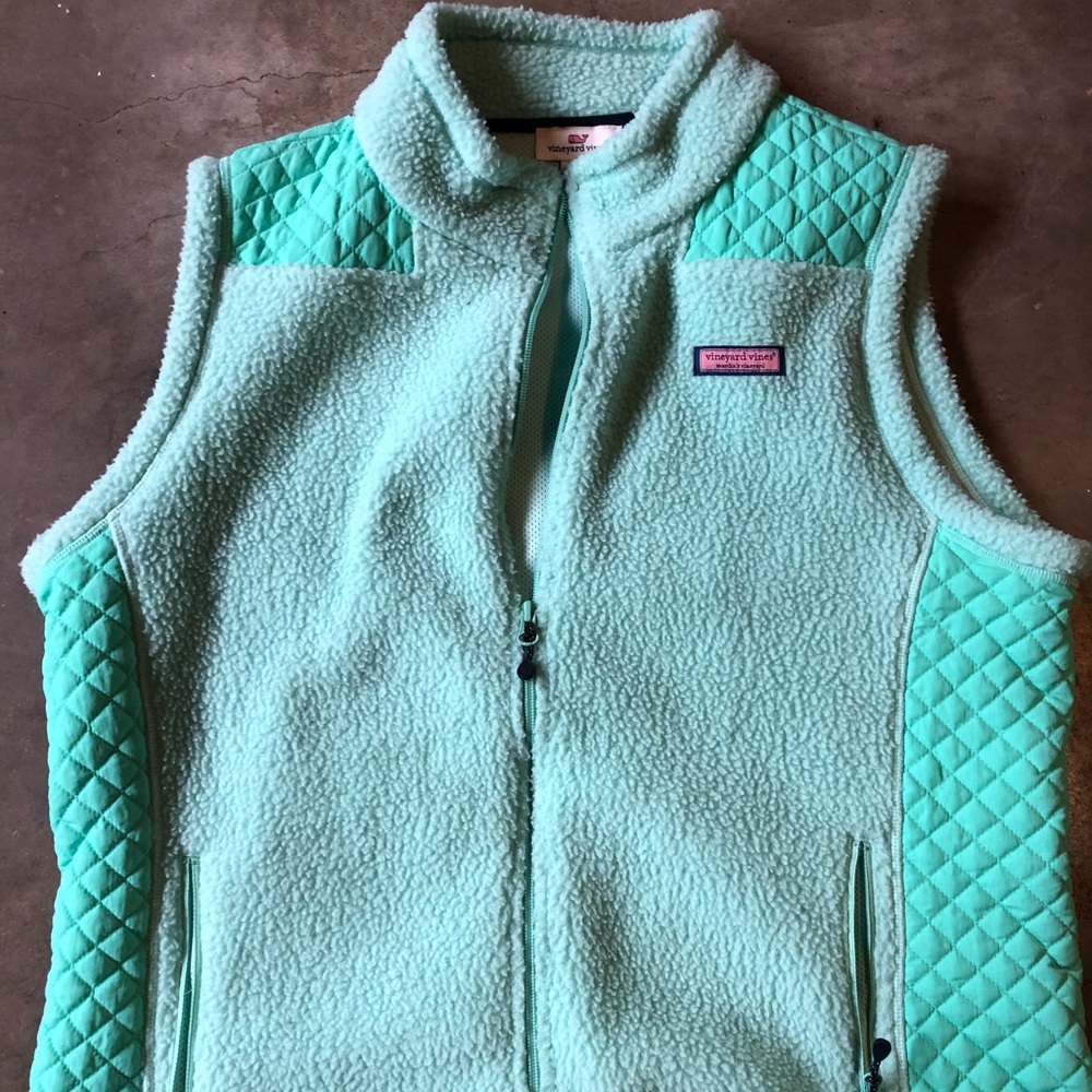 Women vineyard vine quilt vest